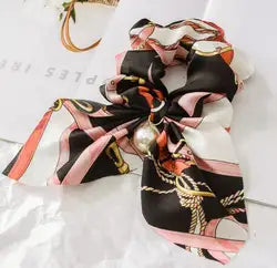 EQUESTRIAN SCRUNCHIE - BLACK AND PINK