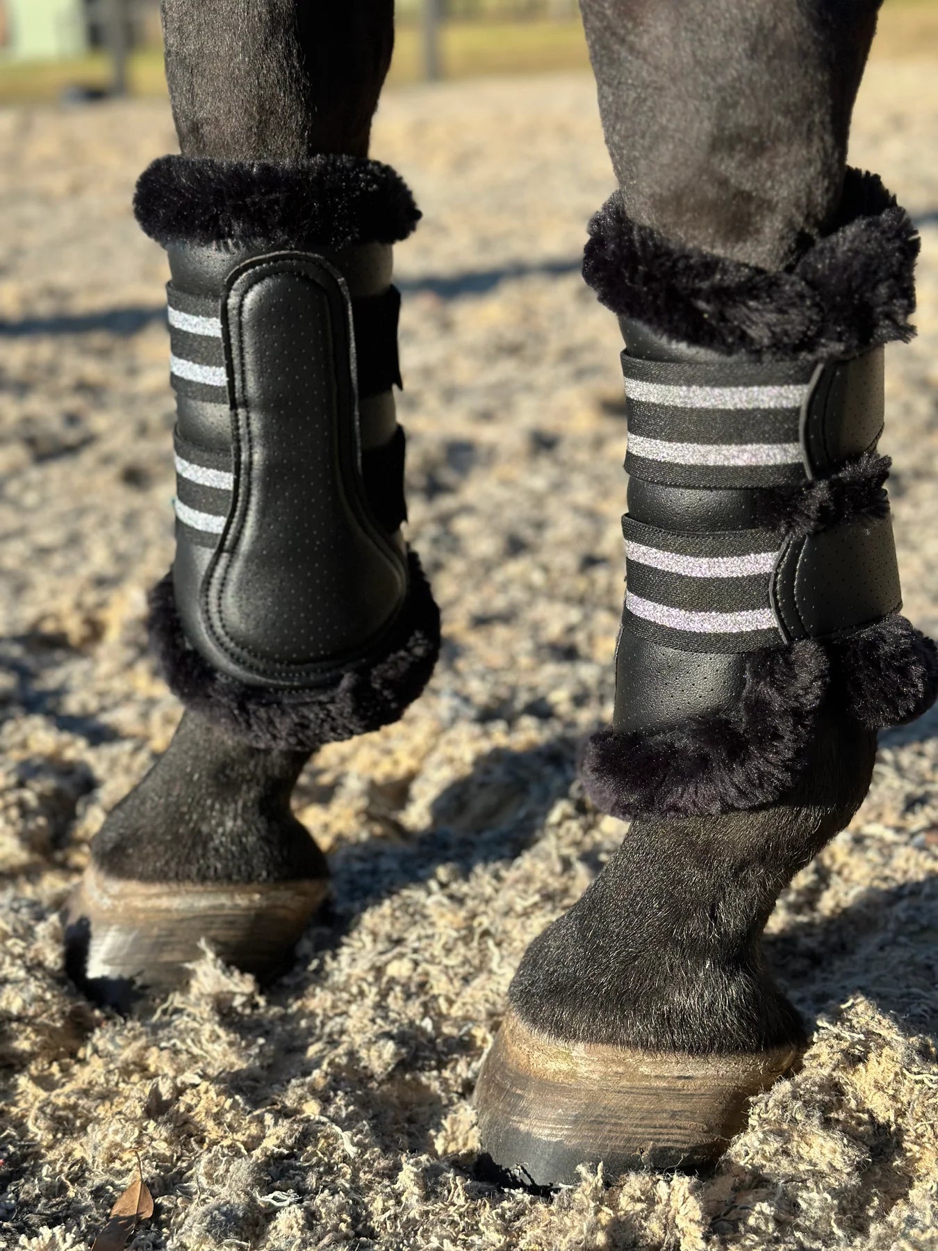  AERO 2.0 Cool Flow Brushing Boots with faux fur lining and perforated synthetic leather, featuring strong elastic and velcro attachments for secure fit and shock absorption, suitable for front or back use.